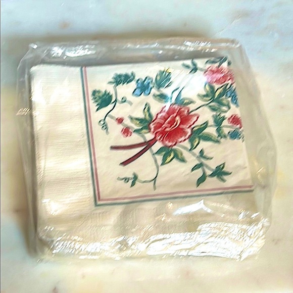 Vintage Williamsburg Cocktail Napkins Rose 8 Available Crafts Decoupage - Picture 1 of 6